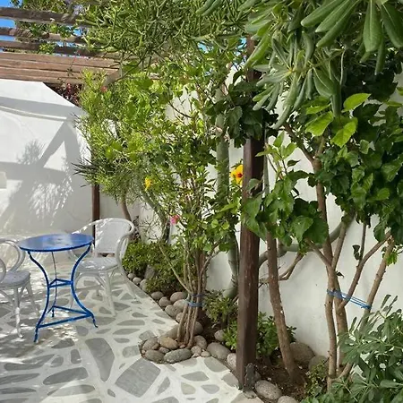 Pigeon House Ornos בית נופש *