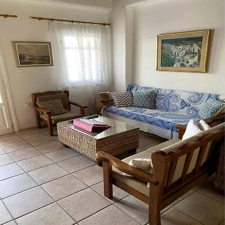 Pigeon House Ornos בית נופש *