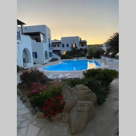 Pigeon House Ornos בית נופש *